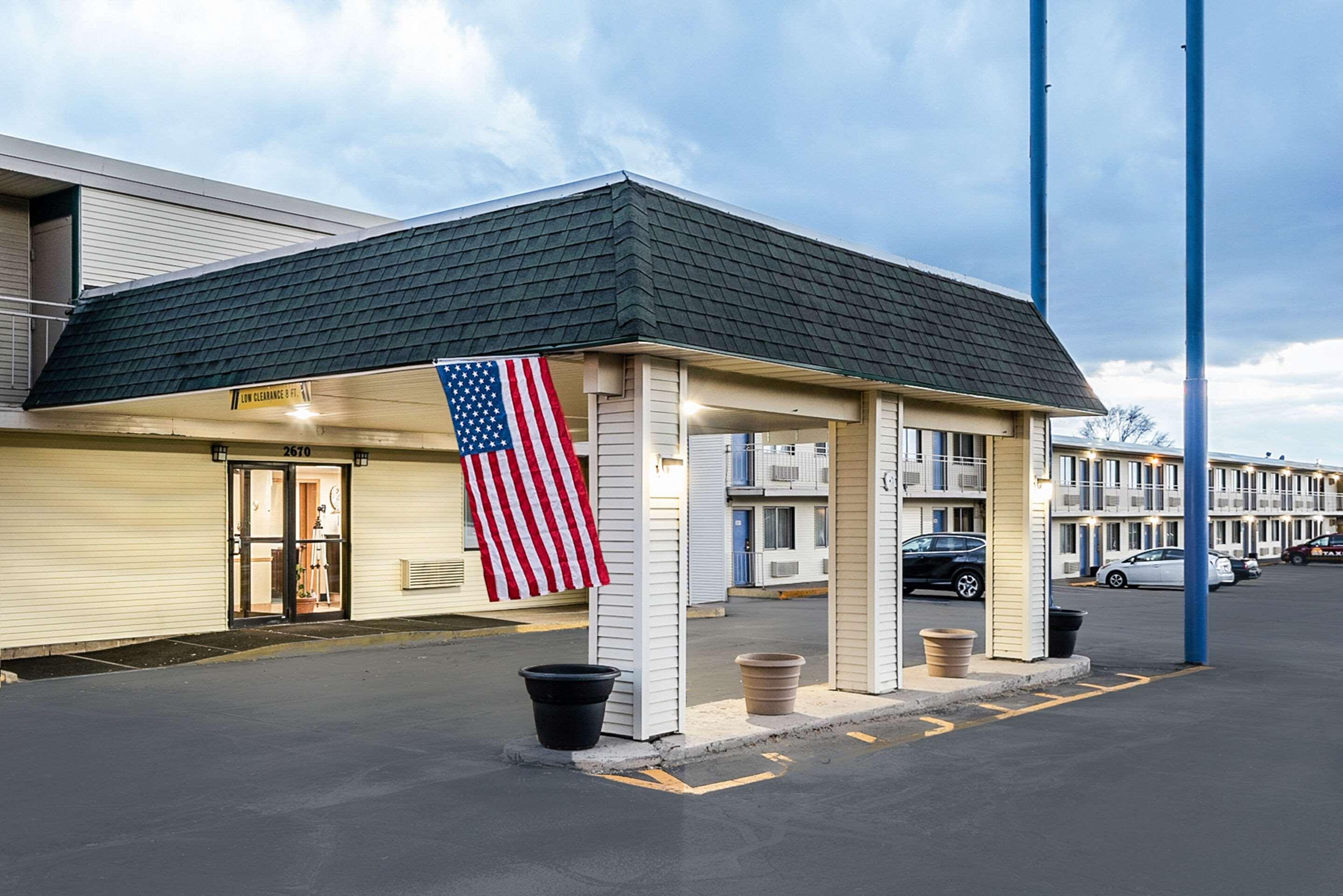 Rodeway Inn Dubuque Exterior foto