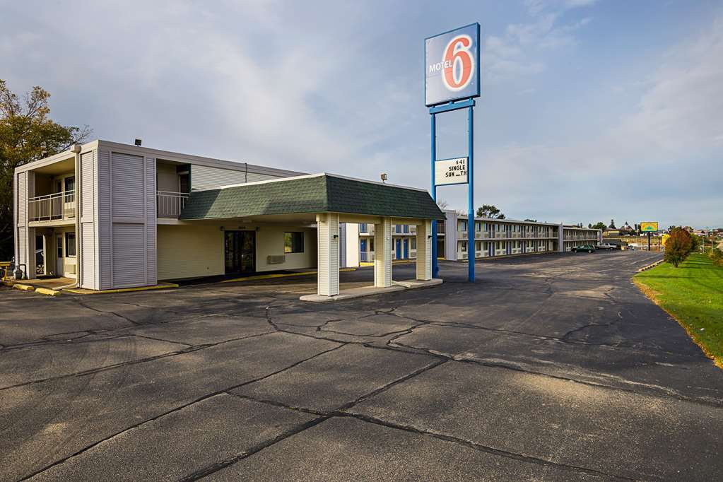 Rodeway Inn Dubuque Exterior foto