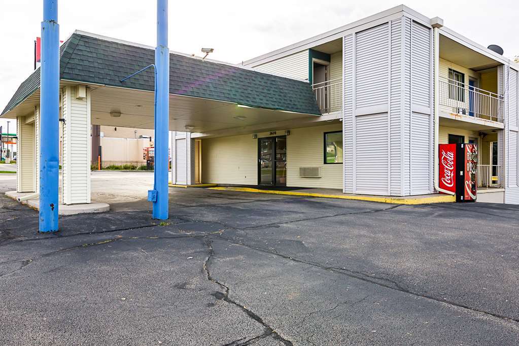 Rodeway Inn Dubuque Exterior foto